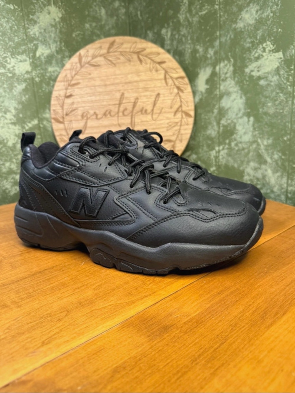 New Balance Men's Black Low-Top Leather Sneakers Size 10 4E